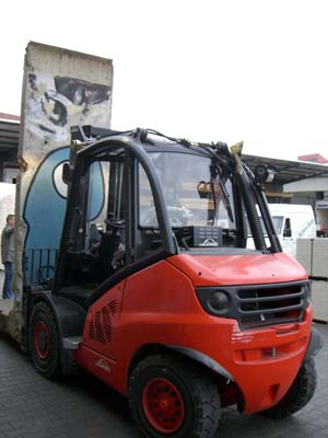 MauerUS-Embassy-024