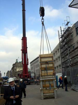 MauerUS-Embassy-042