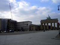MauerUS-Embassy-100