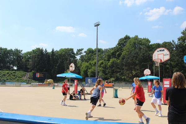 SchoolFinalsFinale02-058